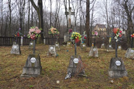 Kowalowa, cmentarz wojenny