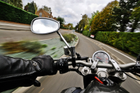 Bezpiecznie na drodze: Policja apeluje o ostrożność wśród motocyklistów