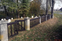 Prace porządkowe na cmentarzu w Kowalowej
